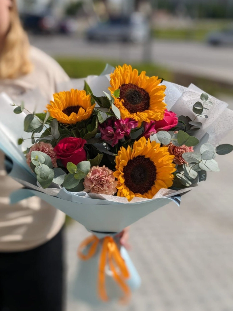 Лето в руках от интернет-магазина цветов в 