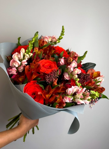 Красный  от интернет-магазина цветов в 