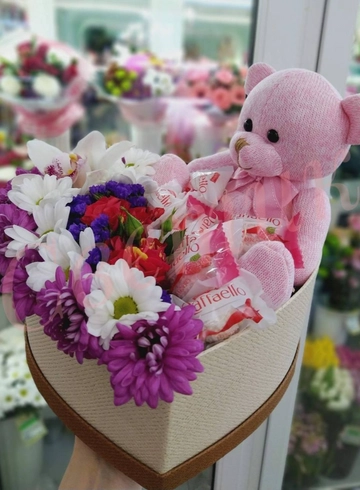 Мишка в коробке от интернет-магазина цветов в 