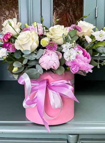 Любовь в коробке  от интернет-магазина цветов в 