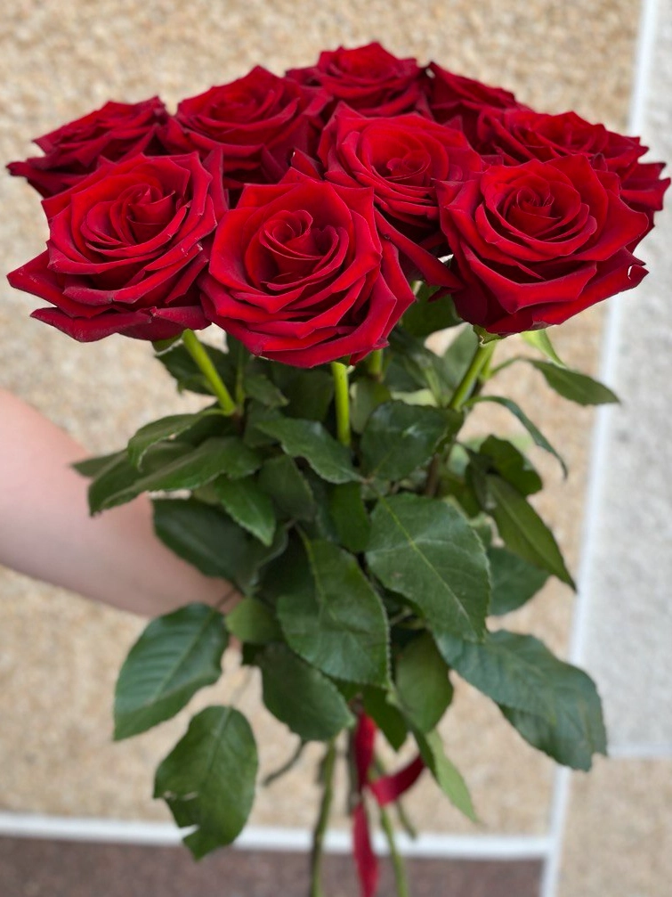 9 красных роз от интернет-магазина цветов в 