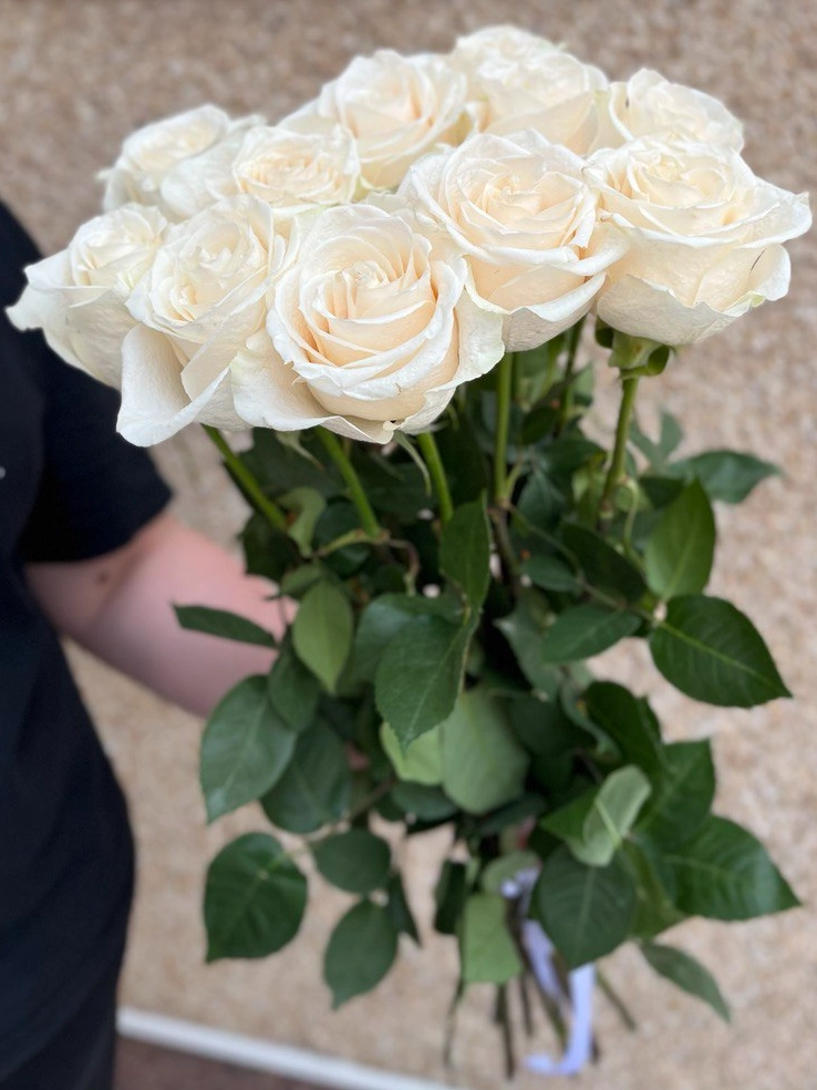 11 белых роз от интернет-магазина цветов в 