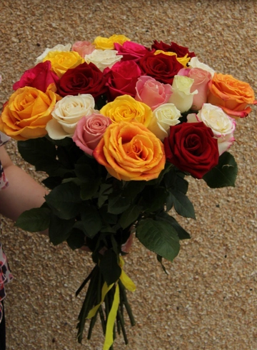 25 цветных роз от интернет-магазина цветов в 