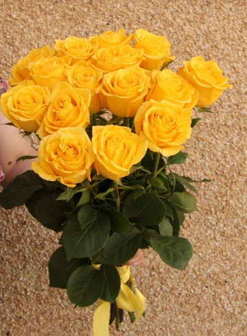 15 желтых роз от интернет-магазина цветов в 